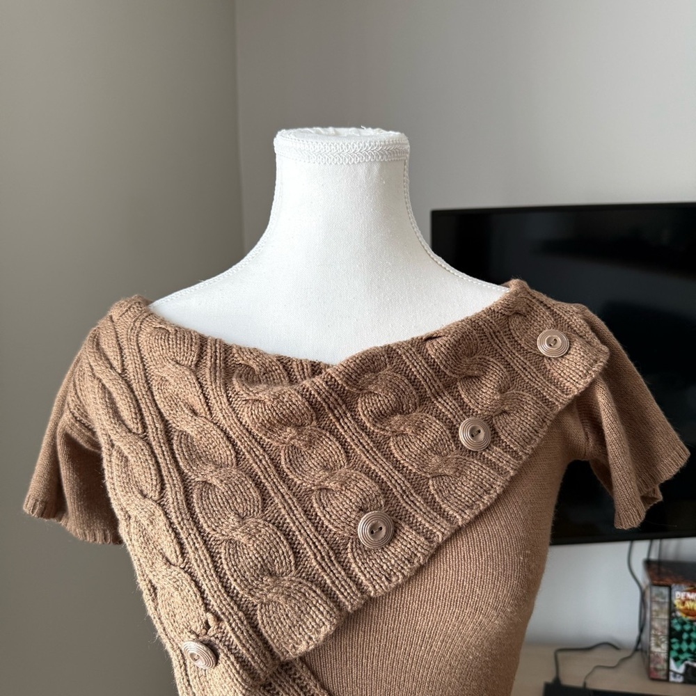 Unknown | women's xsmall-small Stylish Tan short-sleeve Cable Knit Sweater - Picture 2 of 3